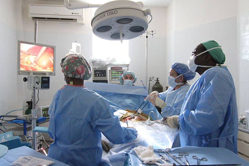 medical-equipment_laparoscopic-surgical-machine